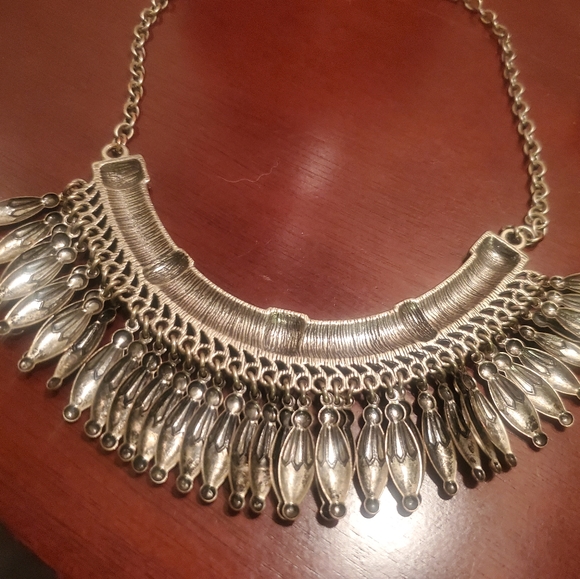 Metal and black bib necklace - Picture 5 of 9